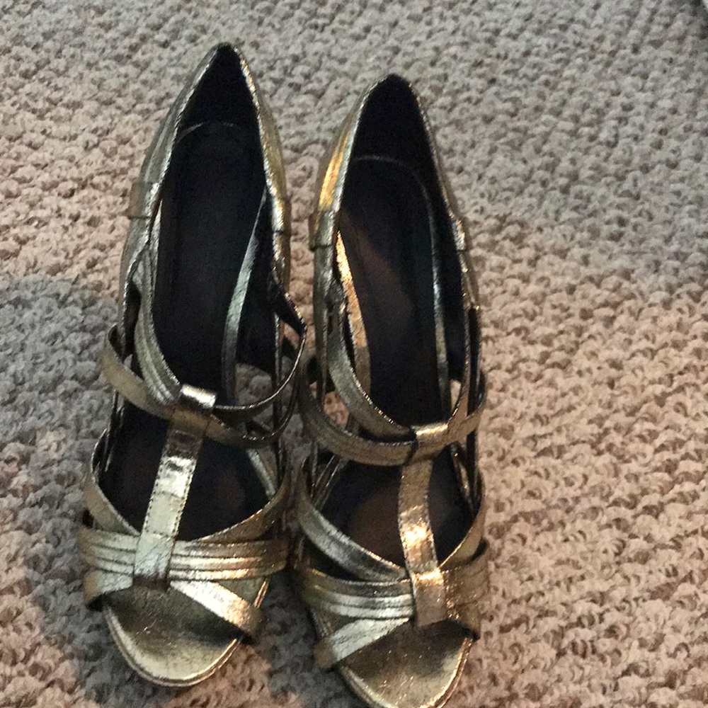 Shiny gold size 10 shoes / sandals